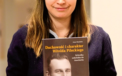 – Opublikowałam dwie książki dotyczące ochotnika do Auschwitz: „Duchowość i charakter Witolda Pileckiego”  oraz „Kto zdradził Witolda Pileckiego: nieznane fakty z ostatnich lat życia Rotmistrza”  – mówi dr Anna Mandrela.