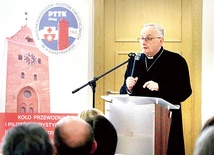 	Biskup elbląski Jacek Jezierski opowiadał o pracach,  które ostatecznie ustaliły miejsce pochówku kanonika.