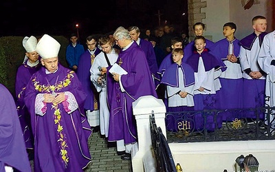 	W nabożeństwie uczestniczyli biskupi S. Oder i J. Kopiec.