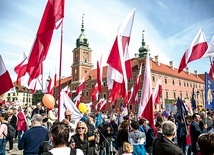 ▲	Uczestnicy przejdą na pl. Zamkowy i do archikatedry.