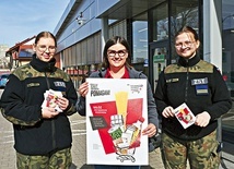 ▲	W akcję zaangażowali się wolontariusze w każdym wieku.  Na pomoc stawiło się wielu uczniów.