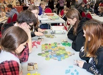 ▲	Rozgrywki na planszach zmuszają do interakcji.