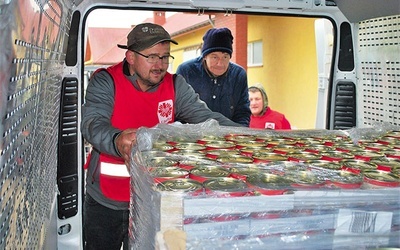 Do naszego wschodniego sąsiada Caritas diecezjalna wysłała do połowy marca br. 36 transportów z darami.