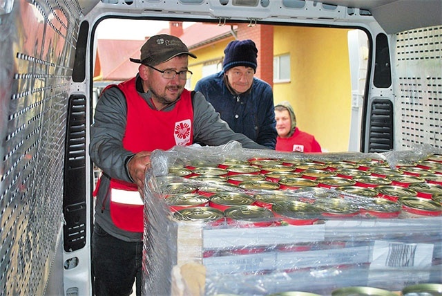 Do naszego wschodniego sąsiada Caritas diecezjalna wysłała do połowy marca br. 36 transportów z darami.