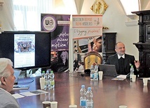 	Podczas konferencji ks. Grzegorz Poźniak opowiadał o J.M.V. Haasie i publikacji o  nim.