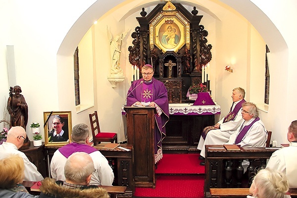 ▲	Zakonnicę pożegnano najpierw w Sanktuarium Przymierza.