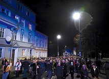 ▲	Koszalińska Droga Krzyżowa zgromadziła sporą liczbę uczestników. 