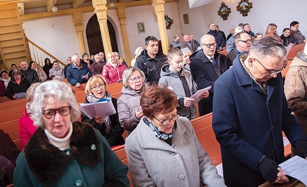 ▲	Akatyst wykonany w kościele w Lubiechowie, któremu patronuje św. Józef.