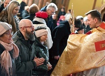 Jednym z głównych elementów celebry było indywidualne błogosławieństwo.