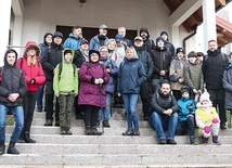▲	Uczestnicy  przed kościołem  św. Floriana w Elblągu.