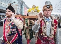 – Chcemy dać świadectwo naszej miłości i wdzięczności wobec wielkiego Polaka – mówili uczestnicy.