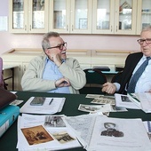 O wojennych losach swoich bliskich na spotkaniu Stowarzyszenia Rodzin Katyńskich opowiadał dr Stanisław Kogut (z prawej).