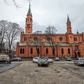 Dom katechetyczny powstałby na odzyskanym przez parafię terenie, w miejscu dzisiejszego parkingu.