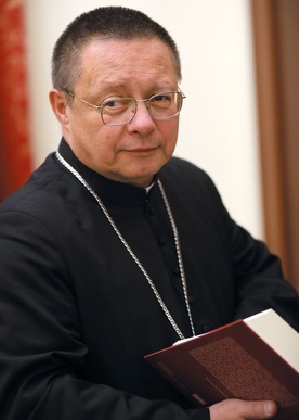 Abp Ryś w rozmowie z „Gościem”: Nie wątpimy w świętość Jana Pawła II, ale jesteśmy otwarci na krytyczne badania źródeł