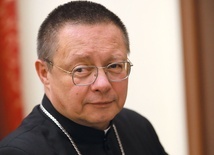 Abp Ryś w rozmowie z „Gościem”: Nie wątpimy w świętość Jana Pawła II, ale jesteśmy otwarci na krytyczne badania źródeł