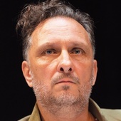 Michał Rogalski jest scenarzystą i reżyserem, m.in. twórcą filmów „Ostatnia akcja”, „Ciotka Hitlera”, „Przesilenie zimowe”; ma na swoim koncie także wiele seriali telewizyjnych.
