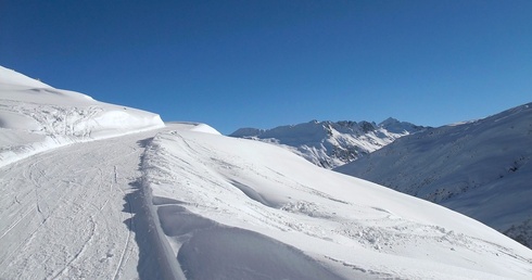Polka ranna w wypadku na nartach w Tyrolu; porwała ją lawina