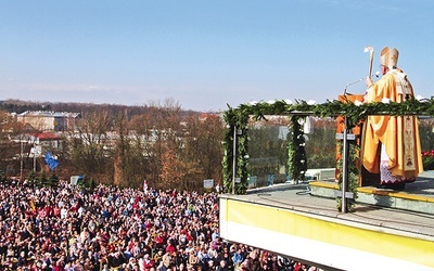 	Centralną Mszę św. zaplanowano na godz. 10.