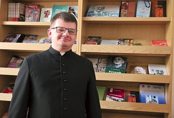 ▲	Zapisy, do których zachęca ks. Paweł Krasiński, prowadzone są w ośrodku Ruchu Światło–Życie w Radomiu. 