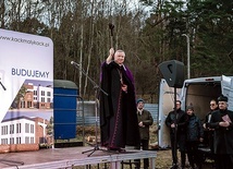 Po uroczystym błogosławieństwie miejsca, na którym stanie budynek, wierni udali się na Mszę św. w intencji wszystkich zaangażowanych w przedsięwzięcie.