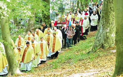 W czasie uroczystości święta patronalnego archidiecezji gdańskiej (w tym roku 14 maja) wnoszone są relikwie świętego.