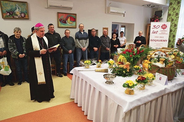 ▲	Kosze poświęcił biskup ordynariusz.