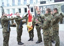 ▲	Przysięga na placu im. J. Piłsudskiego. 