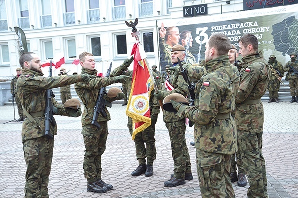 ▲	Przysięga na placu im. J. Piłsudskiego. 