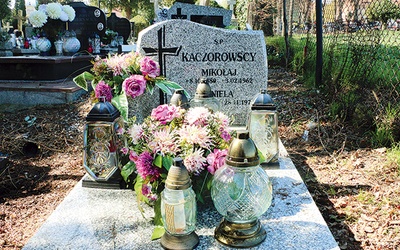 ▲	Na niewielkim cmentarzu w Niemczy znajduje się grób Mikołaja Kaczorowskiego.