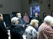 Spotkanie podsumowujące w sali wielofunkcyjnej parafii  pw. św. Tadeusza Apostoła w Legnicy.