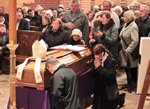 ▲	Bp Jan Stryna zmarł  28 września 2022 r. 