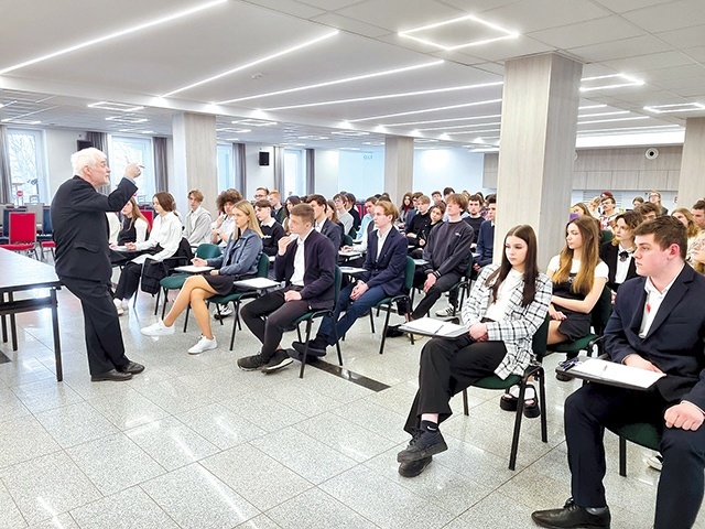 ▲	W ostatnim etapie wzięło udział 82 uczestników, reprezentujących wszystkie województwa.