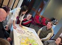 ▲	Warsztaty z psychologiem to jeden z elementów czwartkowych spotkań. 