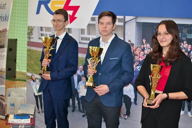 Zdobywcy pierwszych trzech miejsc (od lewej).