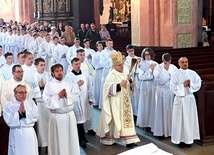 W tym roku blisko 90 ministrantów otrzyma z rąk księdza biskupa promocję na lektorów i ceremoniarzy.