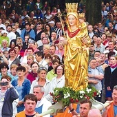 ▲	Gaździna Podhala jest nazywana przez pielgrzymów Piękną i Uśmiechniętą Panią.