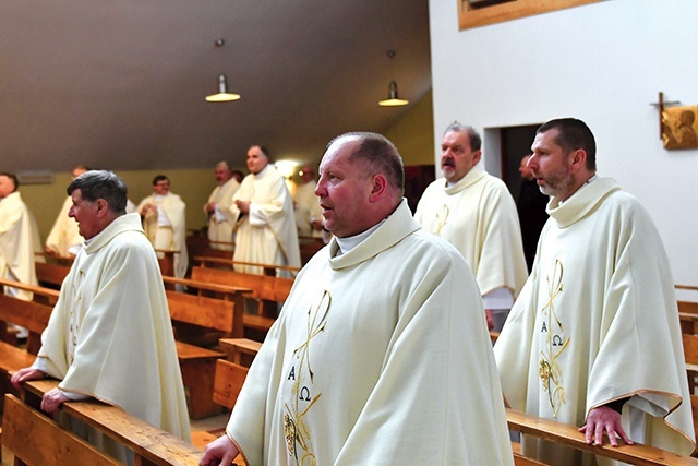W spotkaniu wzięło udział kilkunastu księży.
