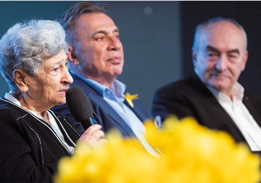 Jedna z ocalonych Krystyna Budnicka (Hena Kuczer), Piotr Wiślicki i Zygmunt Stępiński, dyrektor muzeum.