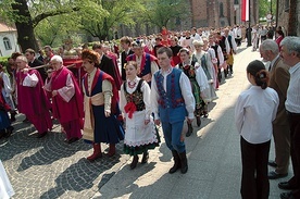 W ciągu wieków przejawy czci wobec patrona biskupiego miasta przybierały  różne formy.  Na zdjęciu: uroczystości zygmuntowskie w 2006 r.