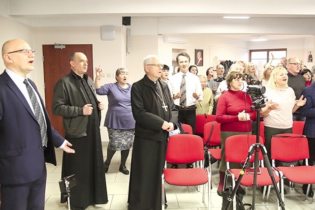 	Modlitwa w łączności z bp. Andrzejem Siemieniewskim.