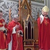Dziękując za obecność i życzenia, biskup radomski udzielił pasterskiego błogosławieństwa. 