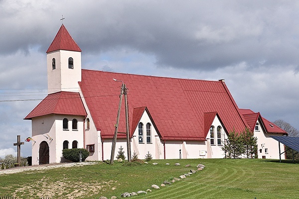 ▲	Świątynia dominuje na wzgórzu nad osadą.