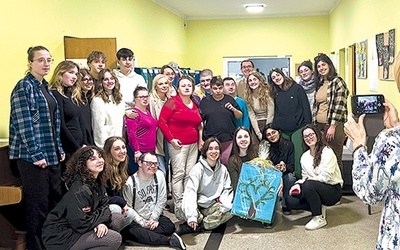 ▲	Młodzi Włosi spotkali się z podopiecznymi Stowarzyszenia „Siódemka” (na zdjęciu) i Hospicjum Cordis. W każdym z tych miejsc zostawili swój materialny dar na rzecz ich działalności.