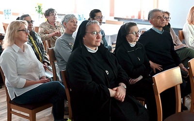 Wśród uczestników były zarówno siostry zakonne, jak i świeccy.