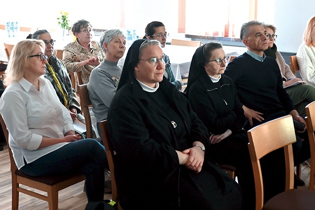 Wśród uczestników były zarówno siostry zakonne, jak i świeccy.