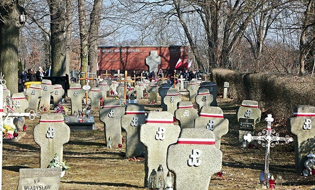 Ujednolicenie nagrobków  i oddzielenie grobów niemieckich od polskich  – na to od lat czekało  to ważne historycznie miejsce  dla Wrocławia i kraju.