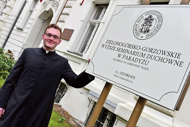 Alumn zachęca tych, którzy myślą o powołaniu kapłańskim,  do podjęcia wyzwania.