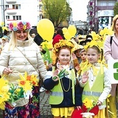 Kolejne odsłony jubileuszu już wkrótce. 14 czerwca odbędzie się publiczna zbiórka, a 21 września – jubileuszowa gala w teatrze. Na zdjęciu: w korowodzie wzięły udział m.in. przedszkolaki. 