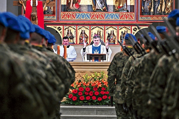 W świątyni obecna była także asysta wojskowa.