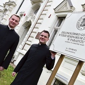 	Dk. Damian Swiniarek (z lewej) i dk. Rafał Kierczuk.